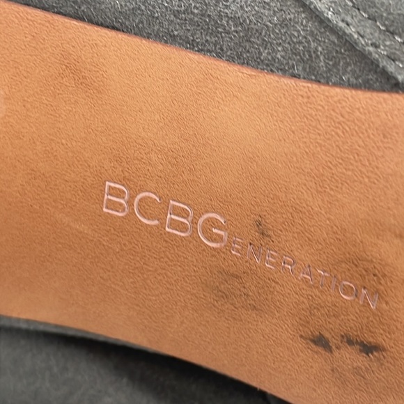 EUC- BCBGeneration Cassia Gray Peep Toe Suede Bootie Size 7M - Picture 8 of 16